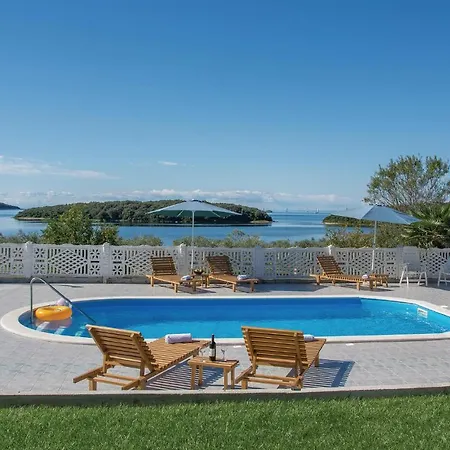 Two-Bedroom Apartment In Vrsar