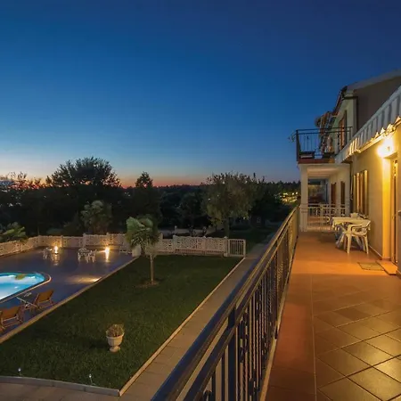 Two-bedroom In * فيرسار